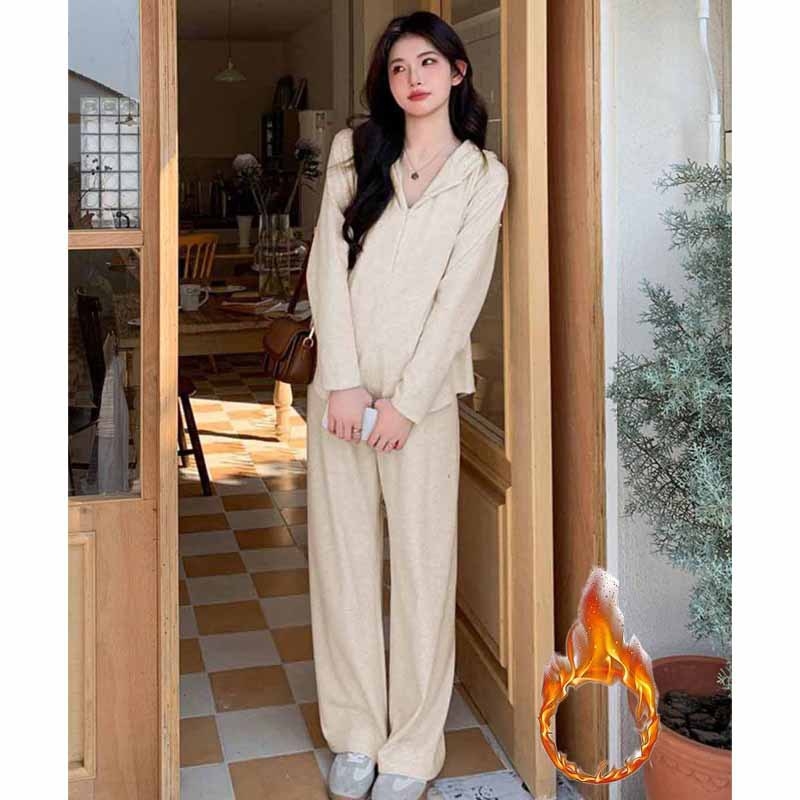 Rasedate kapuutsiga pool-zip džemper, flisvoodriga; vaba lõige, katab kõhtu; pikad varrukad; paks materjal; peamine materjal: 71% polüester, viskoos.