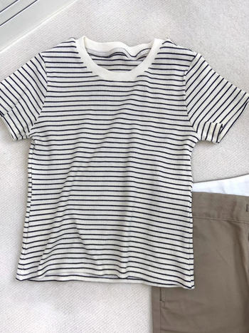 Ženski T-shirt od 95% pamuka s vafla uzorkom i prugama, kratki rukav, okrugli ovratnik, slim fit