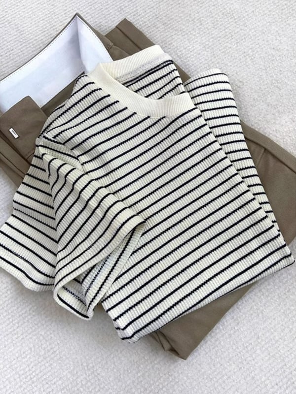 Ženski T-shirt od 95% pamuka s vafla uzorkom i prugama, kratki rukav, okrugli ovratnik, slim fit