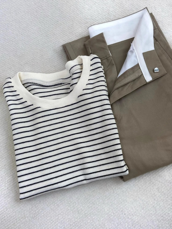 Ženski T-shirt od 95% pamuka s vafla uzorkom i prugama, kratki rukav, okrugli ovratnik, slim fit
