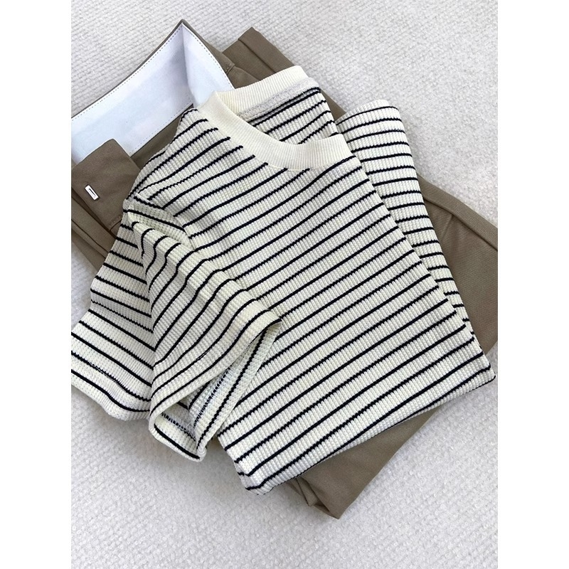 Ženski T-shirt od 95% pamuka s vafla uzorkom i prugama, kratki rukav, okrugli ovratnik, slim fit