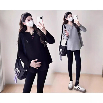 Nėščiųjų megztinis su V formos kaklu, ilgos rankovės, vidutinio ilgio, geometrinis raštas