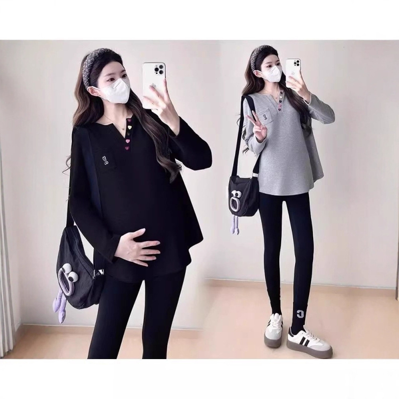 Nėščiųjų megztinis su V formos kaklu, ilgos rankovės, vidutinio ilgio, geometrinis raštas