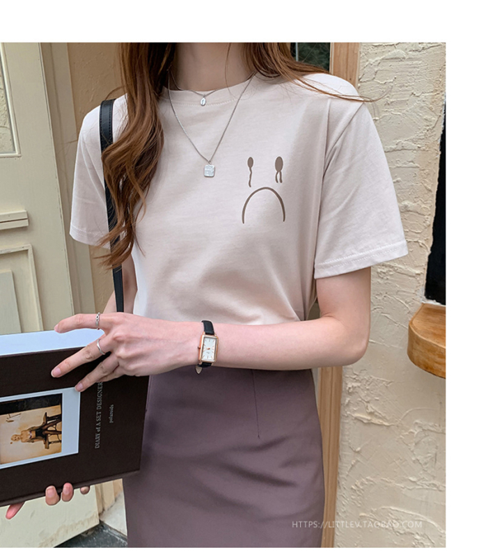 Ženski kratki T-shirt s printom, Milk Silk tkanina s poliestrom i elastanom, ležernog kroja, okrugli izrez.