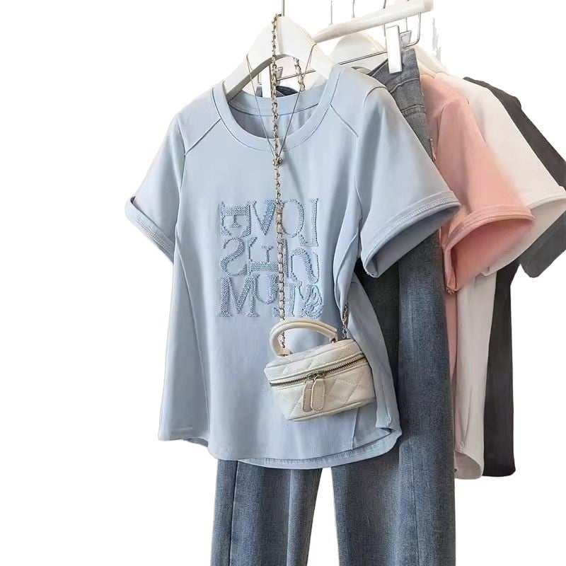Ženski T-shirt s kratkim rukavima, plus veličina, vezenim slovima i motívom riblje kosti, široka silueta, ljetni top 2025