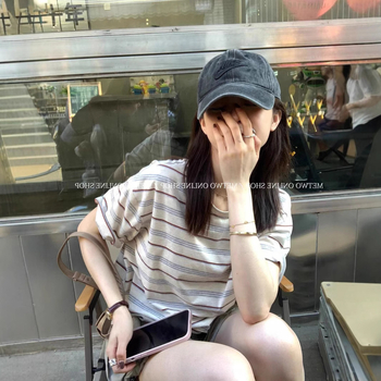 Majica s prugama od pamuk-spandeks smjese, okrugli izrez, kratki rukavi, udoban kroj