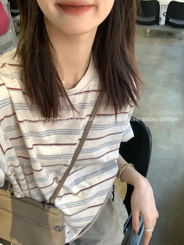 Majica s prugama od pamuk-spandeks smjese, okrugli izrez, kratki rukavi, udoban kroj