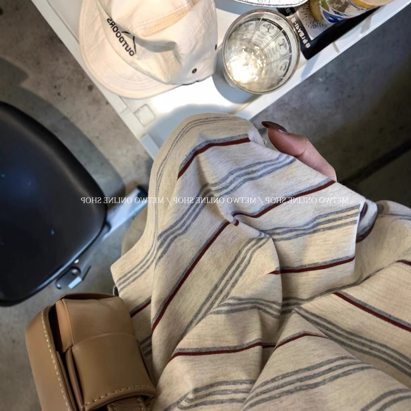 Majica s prugama od pamuk-spandeks smjese, okrugli izrez, kratki rukavi, udoban kroj