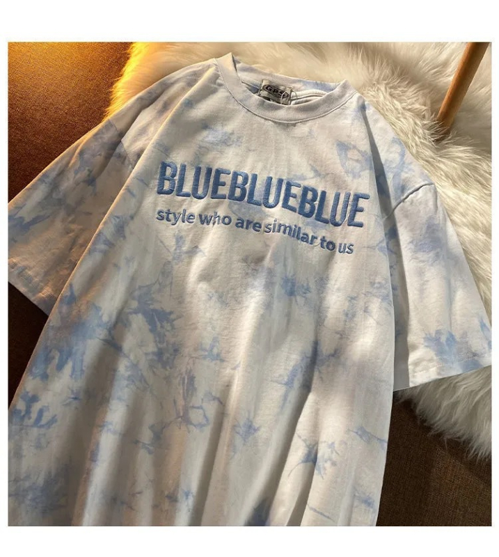 Tie-dye majica s izvezenim slovima, slobodan kroj, kratki rukavi, okrugli izrez
