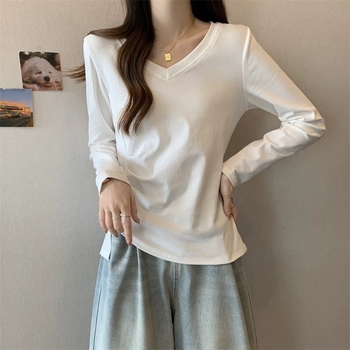 Naistele top 3/4 varrukatega, V-kaelusega, vaba lõikega, chenillekangas, 90-95% spandeks