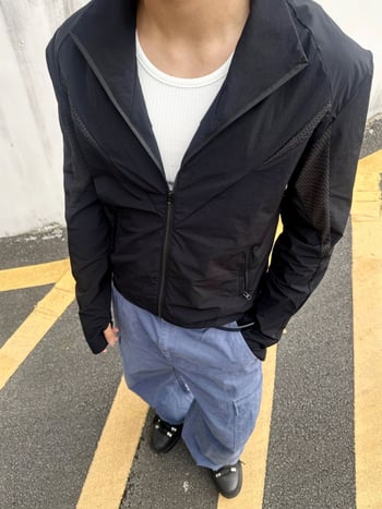 Pánska windbreaker bunda bez kapucne, voľný strih, predný zips, tkanina z 87% nylonu