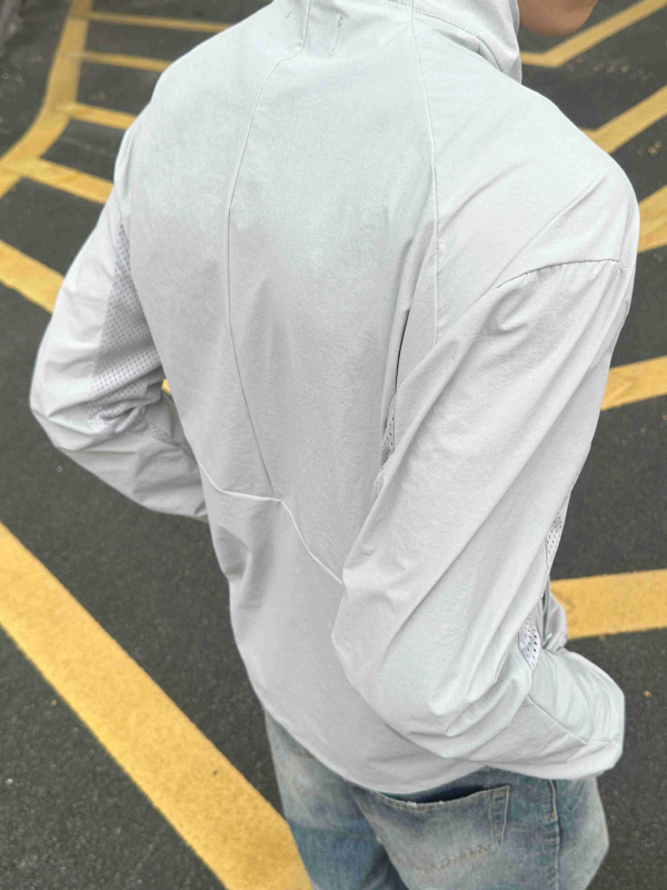 Pánska windbreaker bunda bez kapucne, voľný strih, predný zips, tkanina z 87% nylonu