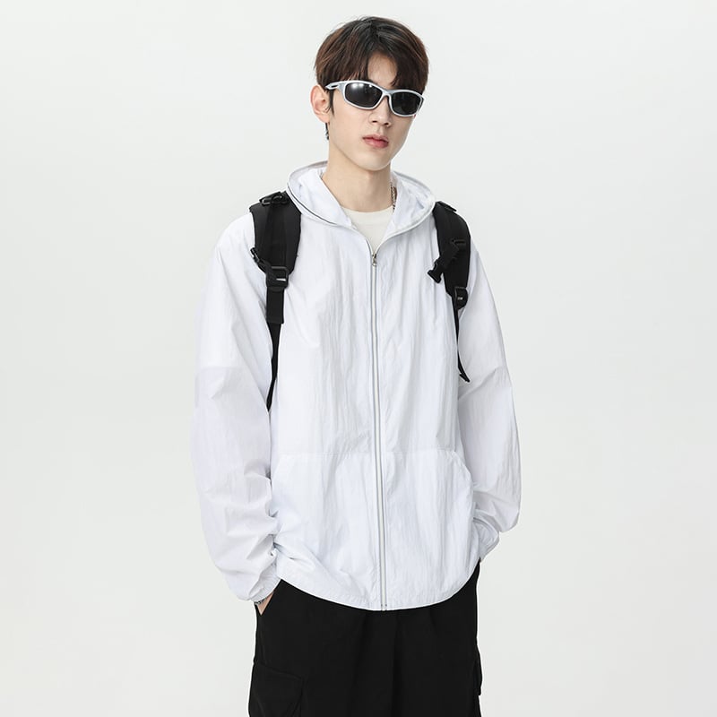 Kapuutsiga kerge nailonist jope UPF50+ päikesekaitsega, tõmblukuga, külgjoone taskutega, vaba lõige, suveks