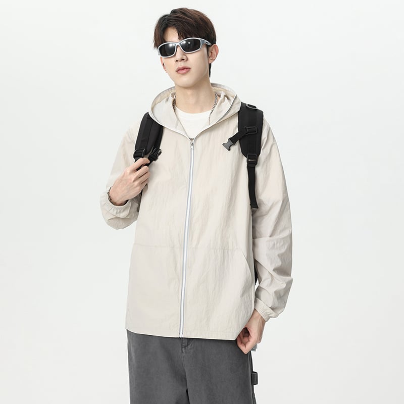 Kapuutsiga kerge nailonist jope UPF50+ päikesekaitsega, tõmblukuga, külgjoone taskutega, vaba lõige, suveks