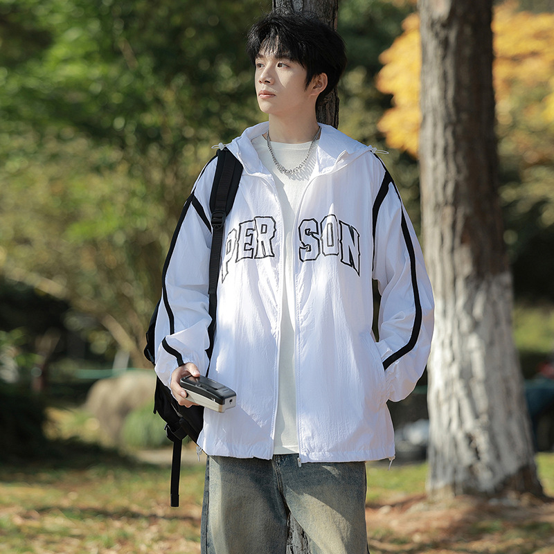 Kapuutsiga suvine jakk jaapani retrostiiliga, brändilogoga trükis, polüester