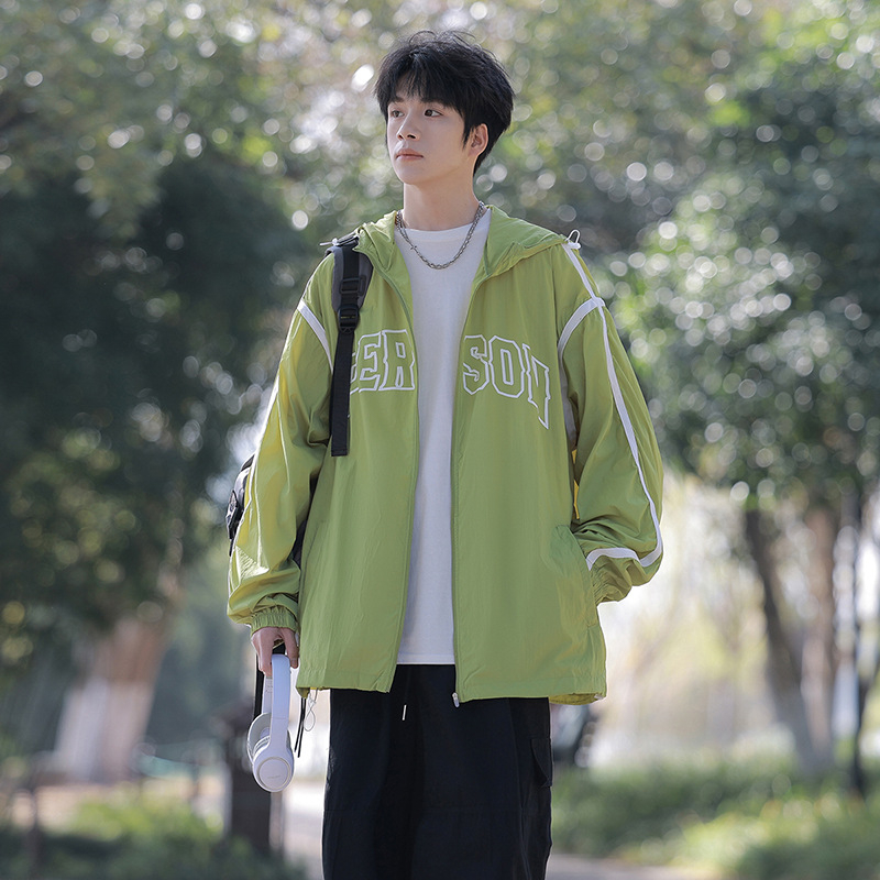 Kapuutsiga suvine jakk jaapani retrostiiliga, brändilogoga trükis, polüester