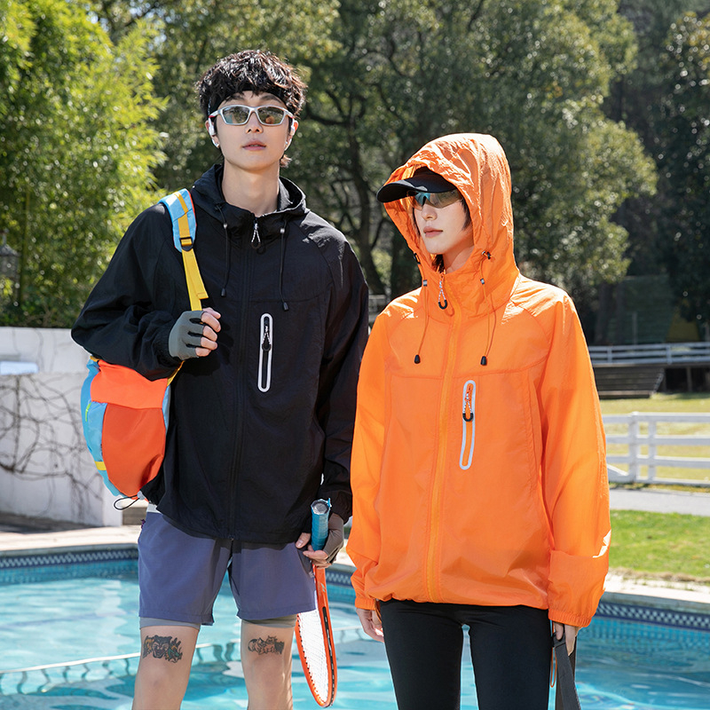 Meeste suvejope UPF50+ UV kaitsega, kerge hingav nailonist kangas, kiiresti kuivatav, kapuutsiga tõmblukuga ja küljetaskutega