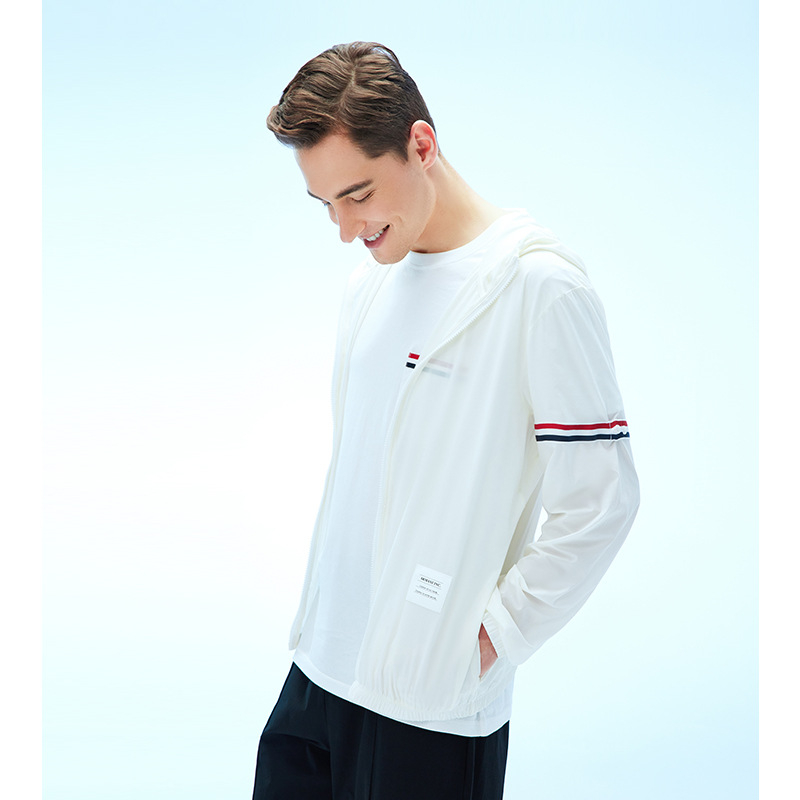 Kerge kapuutsiga päikesekaitsejope nailonist, võrgustiku õmbluspaneelidega, UPF30+, vaba lõige