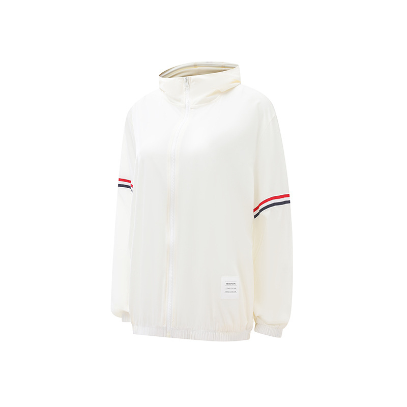 Kerge kapuutsiga päikesekaitsejope nailonist, võrgustiku õmbluspaneelidega, UPF30+, vaba lõige