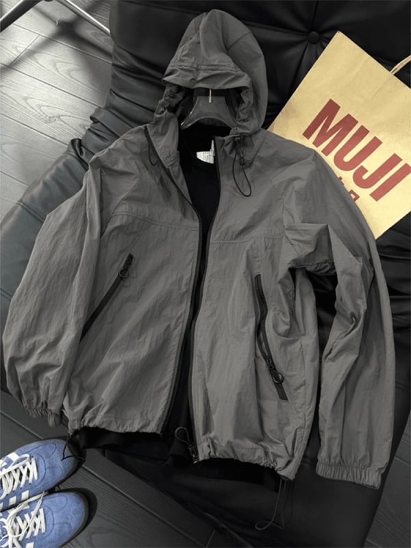 Ζακέτα με κουκούλα για ηλιοπροστασία, ελαφρύ πολυεστερικό ύφασμα 95%+, UPF50+, φερμουάρ και πλαϊνά τσέπες, καλοκαιρινή casual καθημερινή χρήση