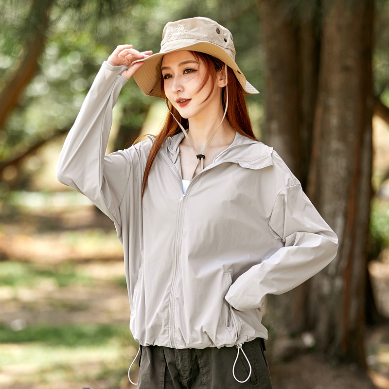 Unisex outdoor vetrovka s UPF50+, ľahká, rýchloschnúca, priedušná, odvádza vlhkosť, s kapucňou