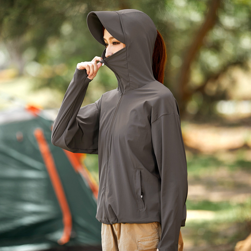 Unisex outdoor vetrovka s UPF50+, ľahká, rýchloschnúca, priedušná, odvádza vlhkosť, s kapucňou