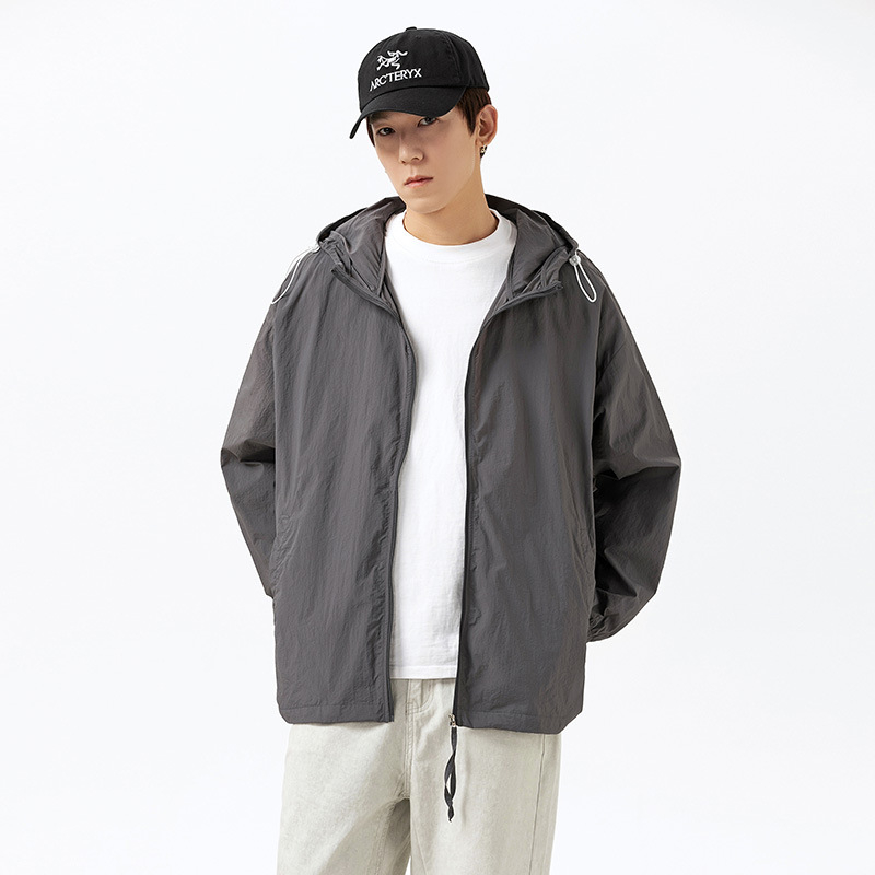 Яке с качулка за лято, леко нейлоново, UPF50+, свободен крой, странични джобове