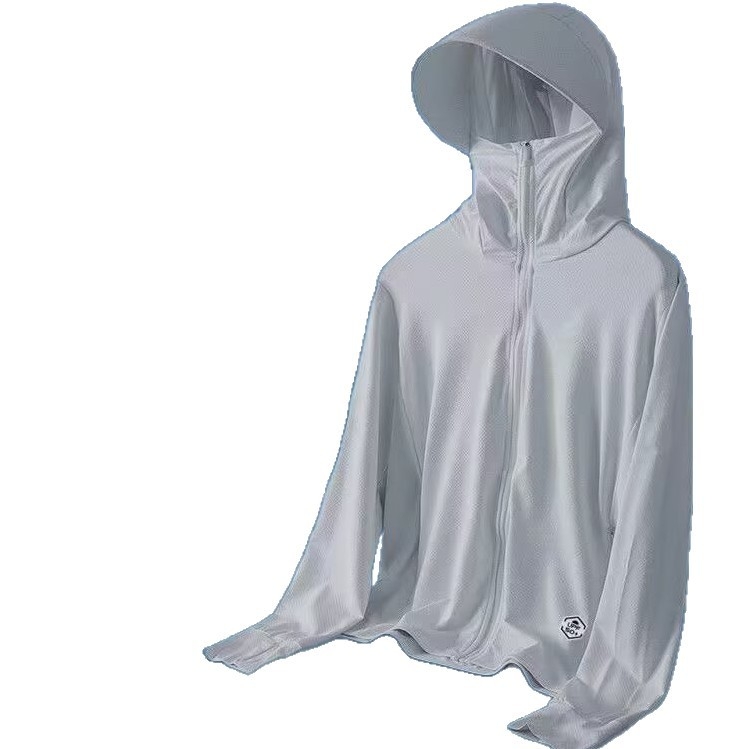 Päikesekaitsekapuutsiga jakk suveks — hingav polüesteri segu, õhuke kangas, tõmblukk, kolmemõõtmelised patch taskud