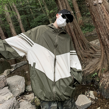 Suveline kapuutsiga jakk UV-kaitsega ja kontrastsete värvidega — kiirelt kuivav polüester, matkamiseks ja telkimiseks