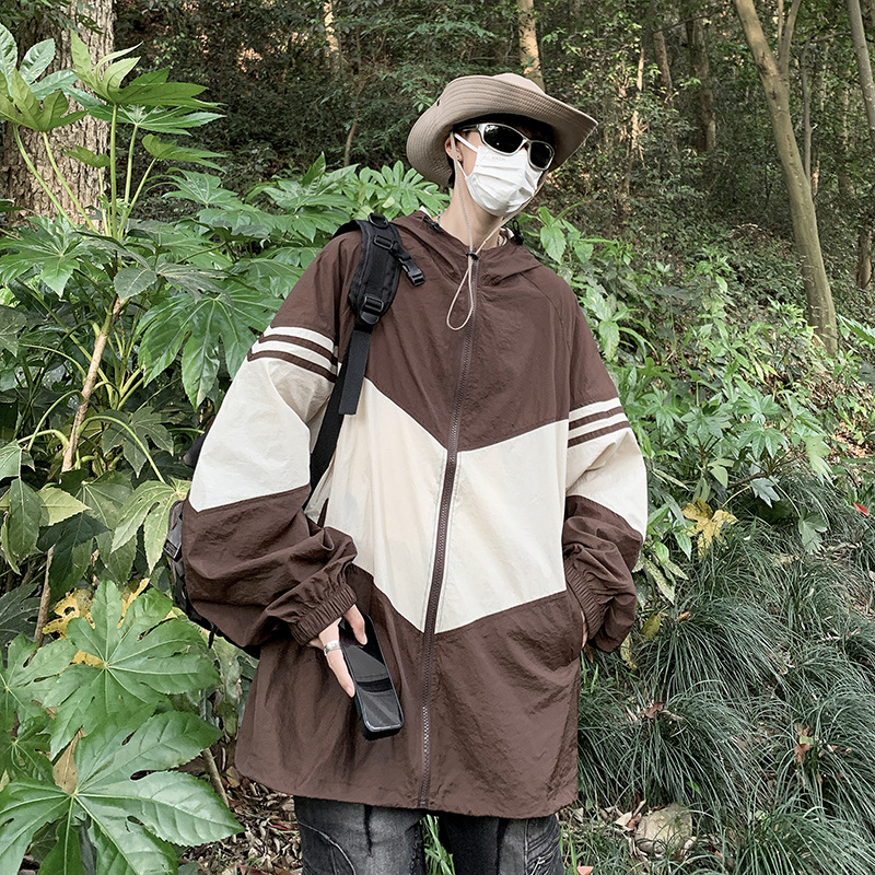 Suveline kapuutsiga jakk UV-kaitsega ja kontrastsete värvidega — kiirelt kuivav polüester, matkamiseks ja telkimiseks