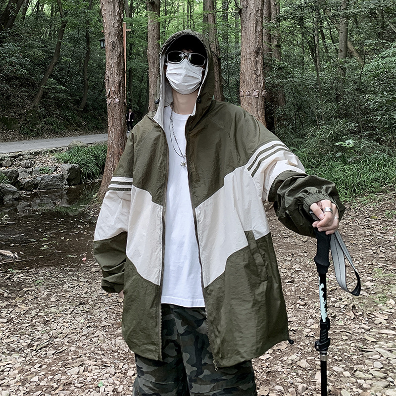 Suveline kapuutsiga jakk UV-kaitsega ja kontrastsete värvidega — kiirelt kuivav polüester, matkamiseks ja telkimiseks