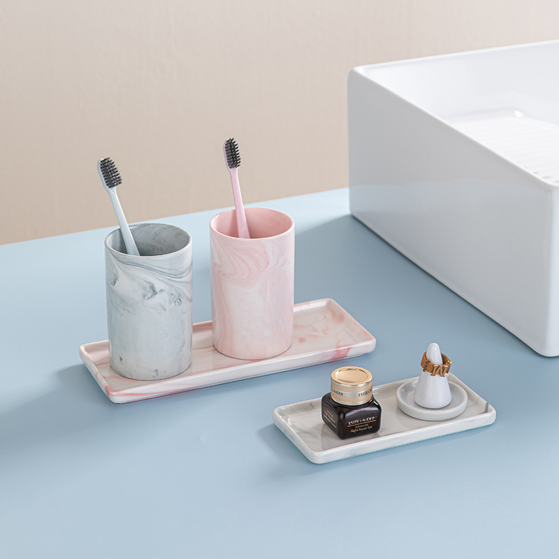 Keraminė kvadratinė plokštelė-padėklas su dryžiais, rankomis dažyta paviršius, šiuolaikinis minimalistinis stilius, tinkama mikrobangų krosninei