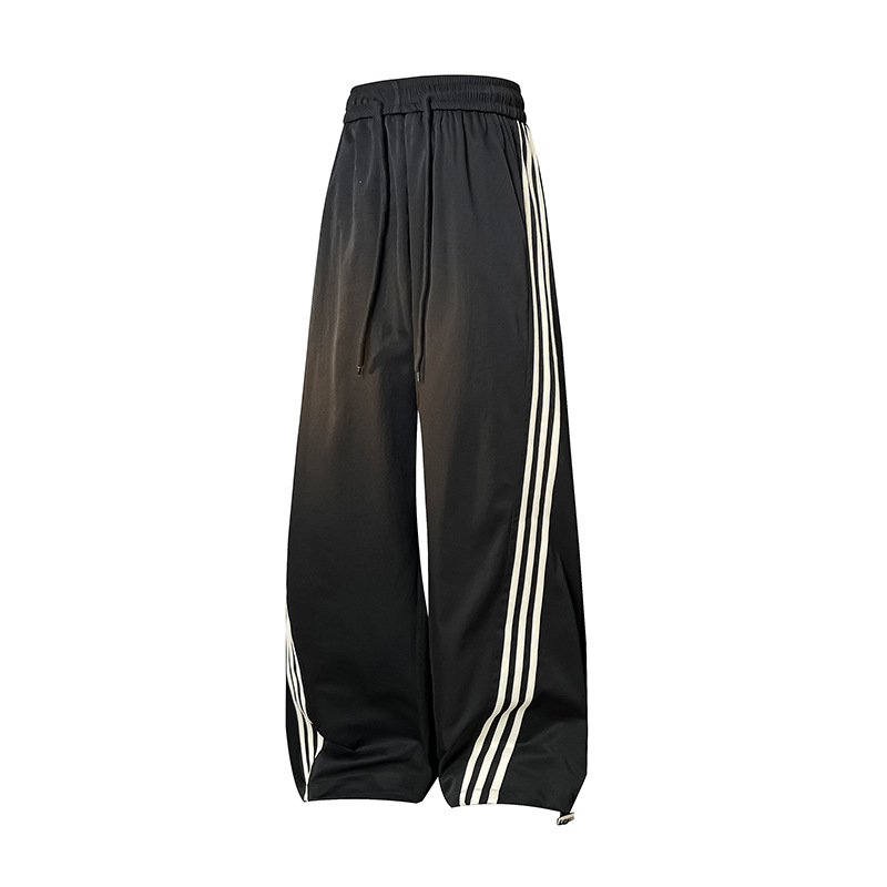 Meeste vabaajarõivaste püksid kontrastsete triipudega, kõrge vöökoht, lai lõige, nööriga kinnituv sulgemine, fleece vooder