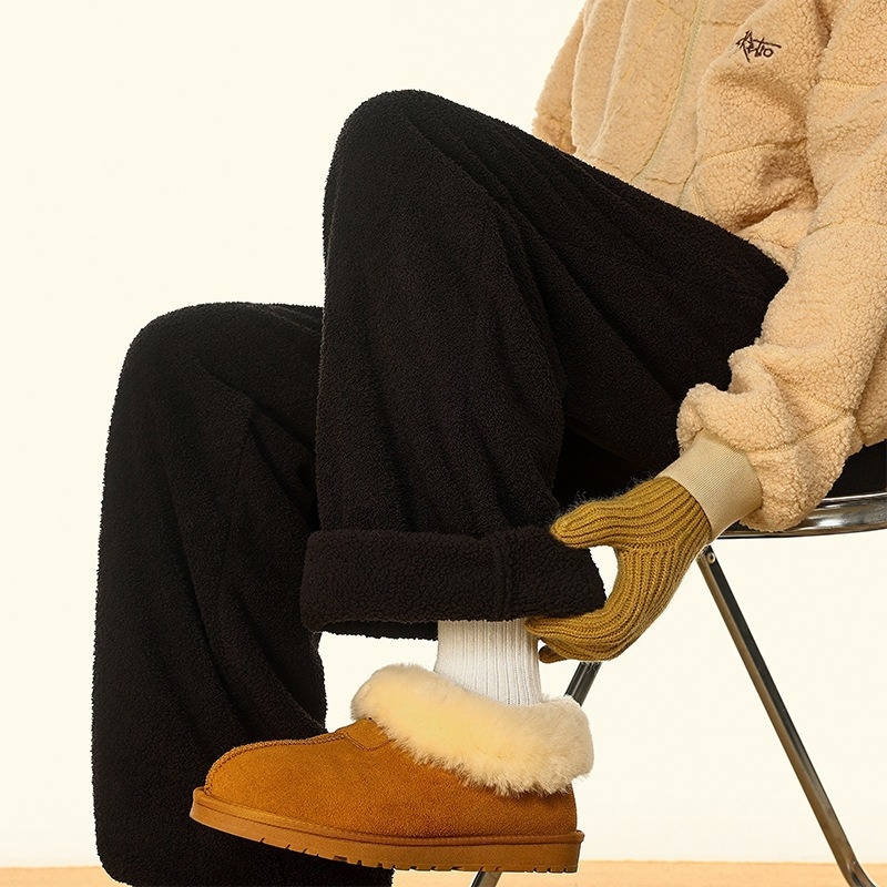 Férfiaknak Sherpa béléses nadrág, meleg, lazán szabott egyenes szárú, mindennapi casual nadrág, őszi-téli 2025.