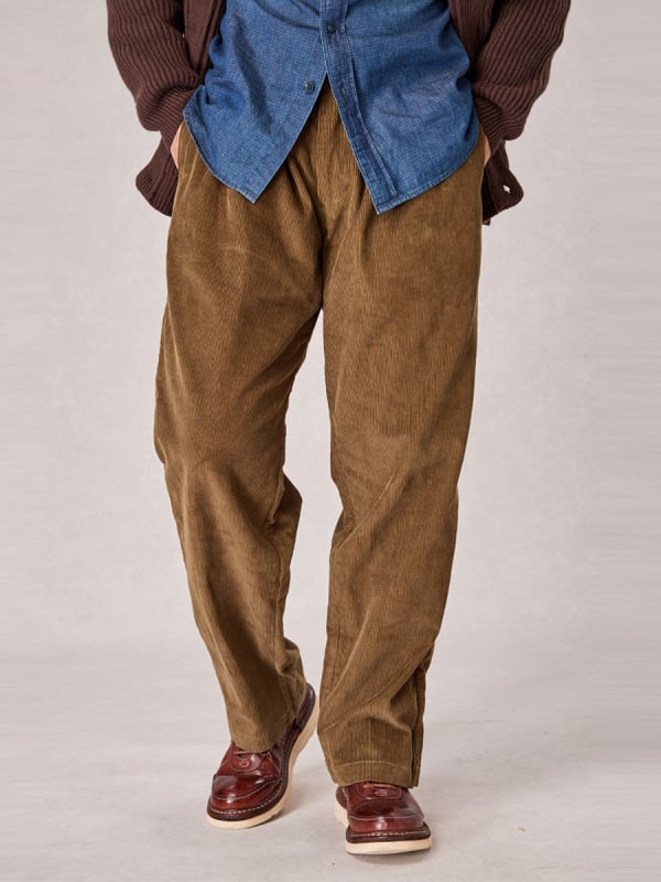 Muške udobne vintage corduroy hlače ravnog kroja, srednja visina struka, gumb za zatvaranje, više džepova