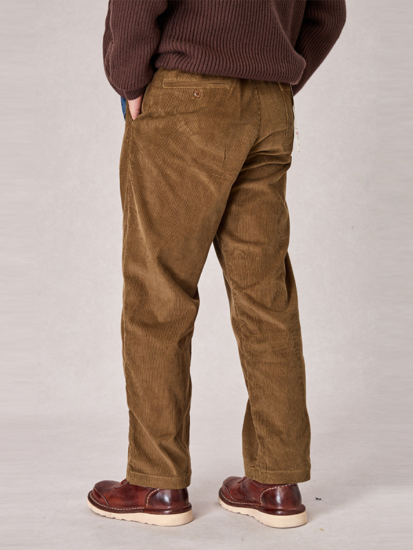 Muške udobne vintage corduroy hlače ravnog kroja, srednja visina struka, gumb za zatvaranje, više džepova