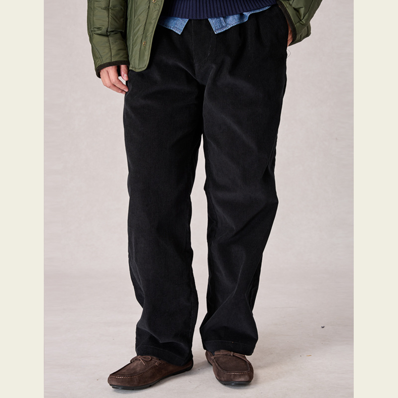 Muške udobne vintage corduroy hlače ravnog kroja, srednja visina struka, gumb za zatvaranje, više džepova