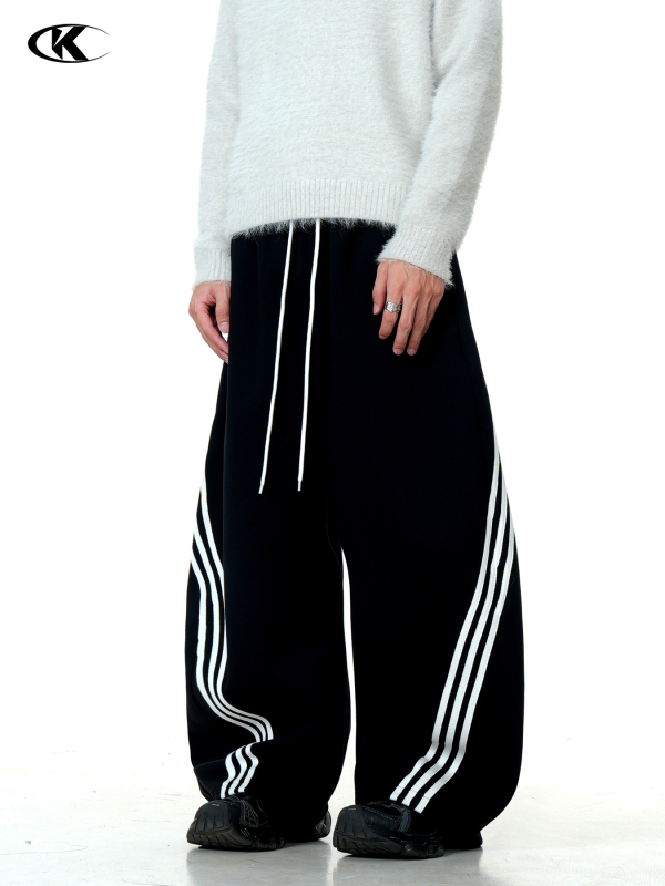 Igapäevased laia lõige spordipüksid triibulise mustriga - puuvillasegu, keskmise talje kõrgusega, vööga, sobivad kõikidele aastaaegadele, sportlik stiil