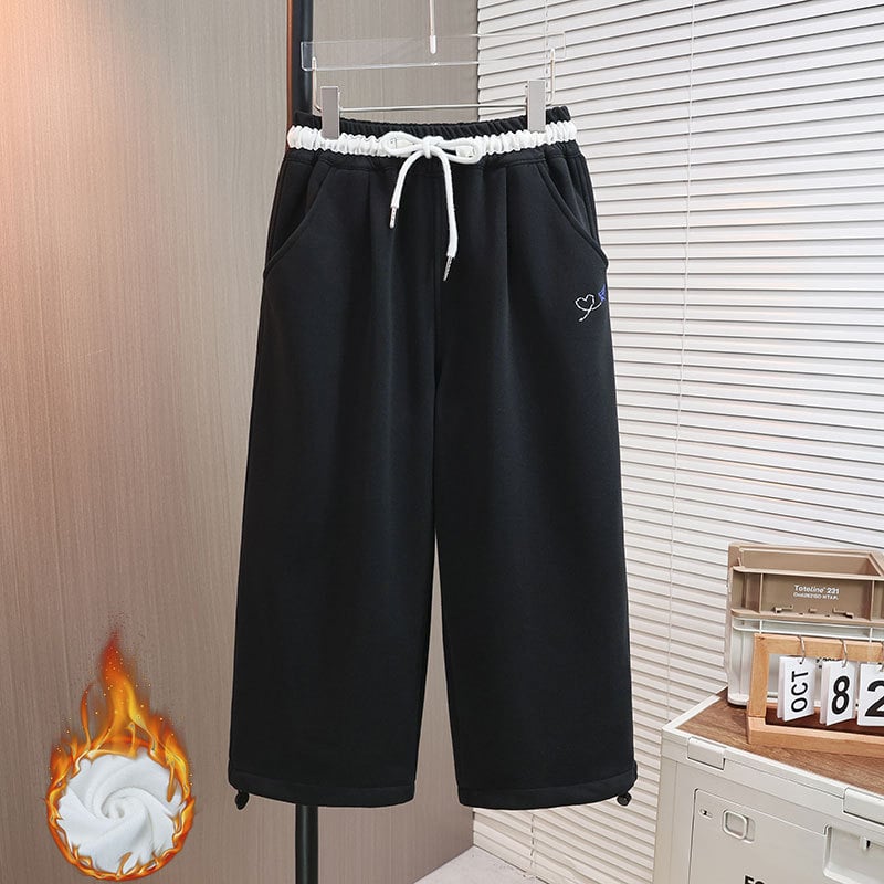 Детски зимни панталони с подплата от флис; 60% памук, 40% полиестер; долен слой 94% полиестер, 6% спандекс; средно повдигната талия; за момчета над 8 години