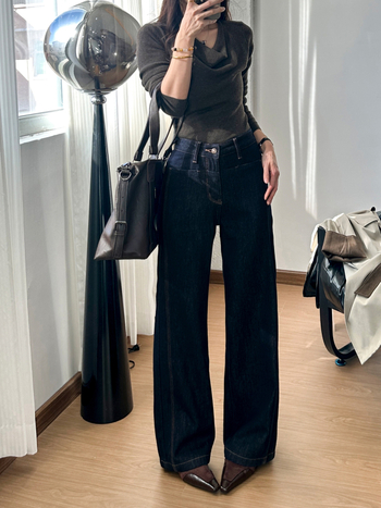 Τζιν με βελούδινη επένδυση, υψηλή μέση, ίσια γραμμή και μπροστινές τσέπες με καπακια; denim από 80–90% βαμβάκι, πολυεστέρας <30%, παχύ ύφασμα