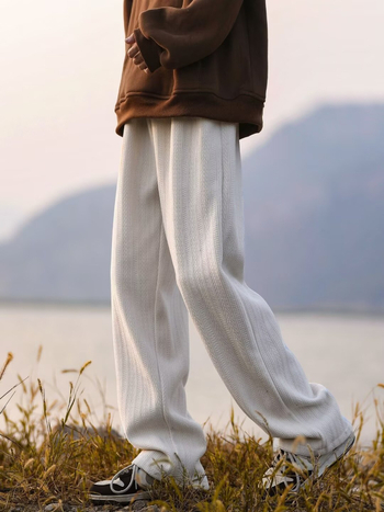 Pantaloni sport casual pentru bărbați, croială lejeră, talie medie cu curea, închidere cu șnur, poliester 95%, fără călcător