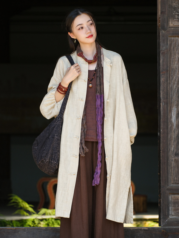 Ženski dugi kaput u kineskom stilu, mješavina ramie i pamuka (70–80% ramie, <30% pamuka), pješčano pranje, lampion rukavi, okrugli ovratnik, jednodelna kopčana plisa