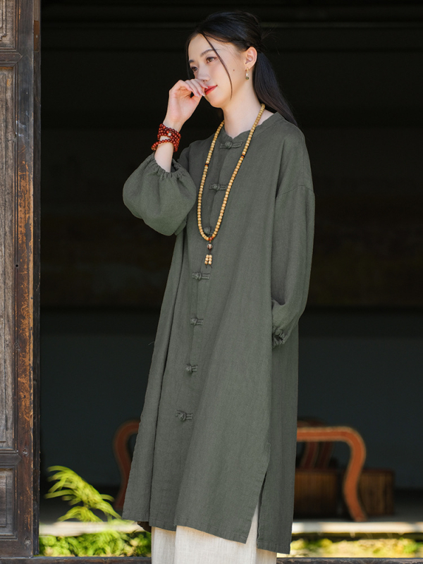 Ženski dugi kaput u kineskom stilu, mješavina ramie i pamuka (70–80% ramie, <30% pamuka), pješčano pranje, lampion rukavi, okrugli ovratnik, jednodelna kopčana plisa