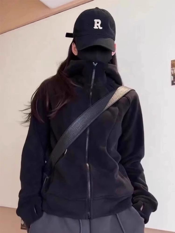 Ženska flis jakna s kapuljom i zatvaračem, uskog kroja