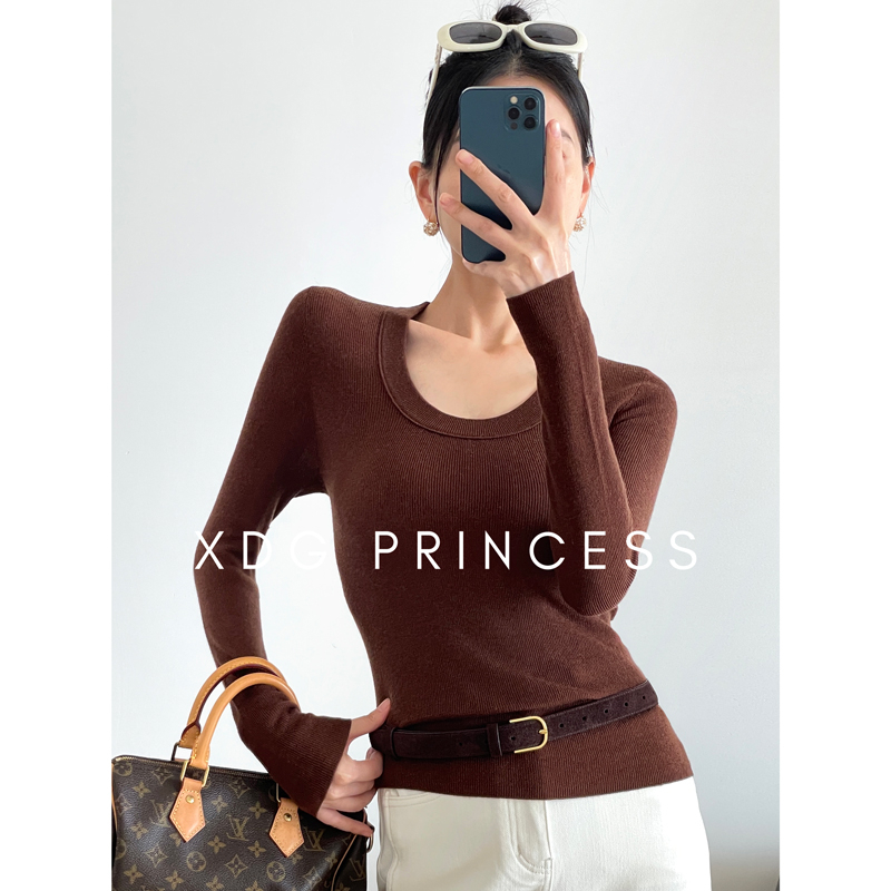 Džemper od ovčje vune s U-izrezom, dugi rukavi, uski kroj