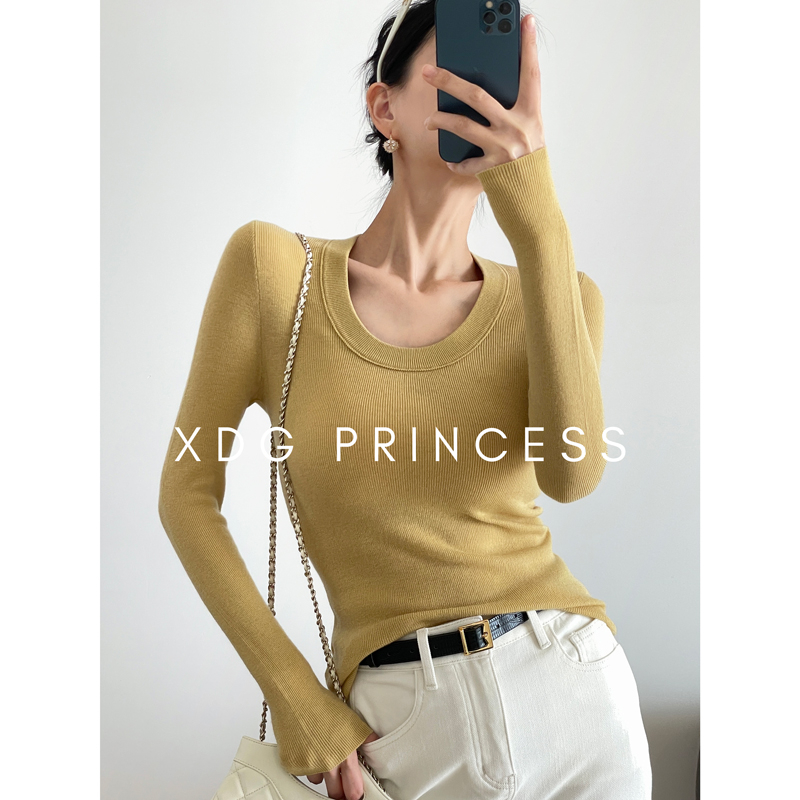 Džemper od ovčje vune s U-izrezom, dugi rukavi, uski kroj