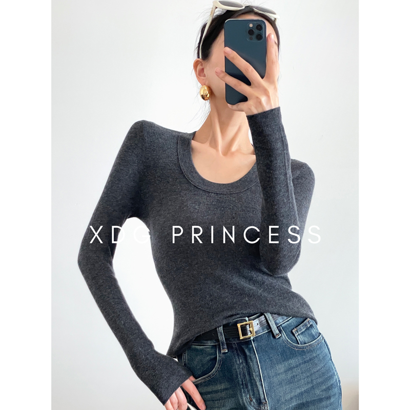 Džemper od ovčje vune s U-izrezom, dugi rukavi, uski kroj