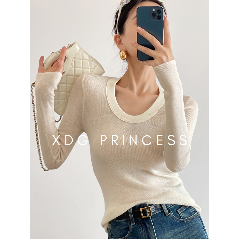 Džemper od ovčje vune s U-izrezom, dugi rukavi, uski kroj