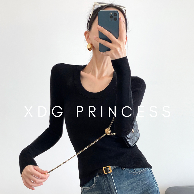 Džemper od ovčje vune s U-izrezom, dugi rukavi, uski kroj