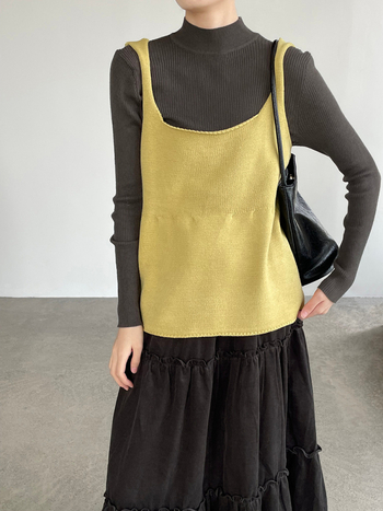 Dvodjelni pleteni set: džemper s polu-rolom i top s kvadratnim izrezom